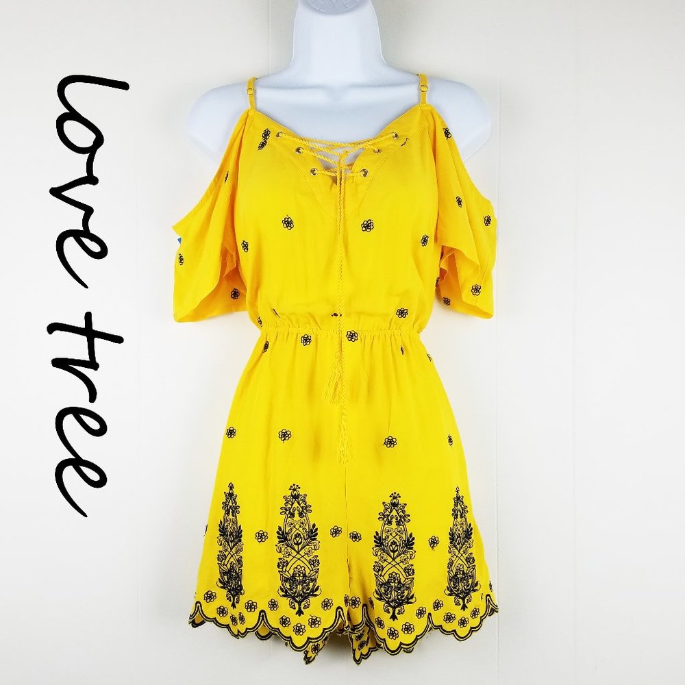 NWT CUTE OFF SHOULDER ROMPER W/FLORAL EMBROIDERED